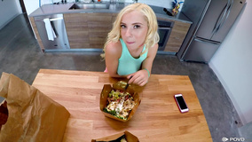 Teen blonde stops eating to enjoy sex with boyfriend